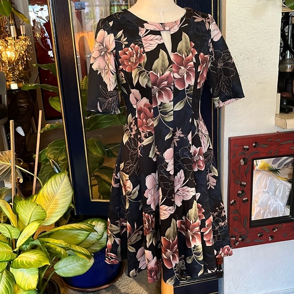 Roz & Ali Dresses & Skirts - Roz & Ali Size 6